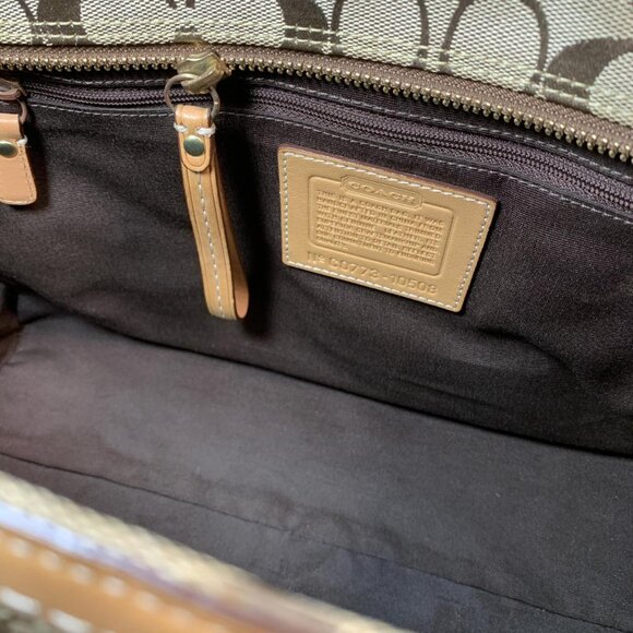 This vintage **Coach Hampton Signature** - Picture 7 of 8